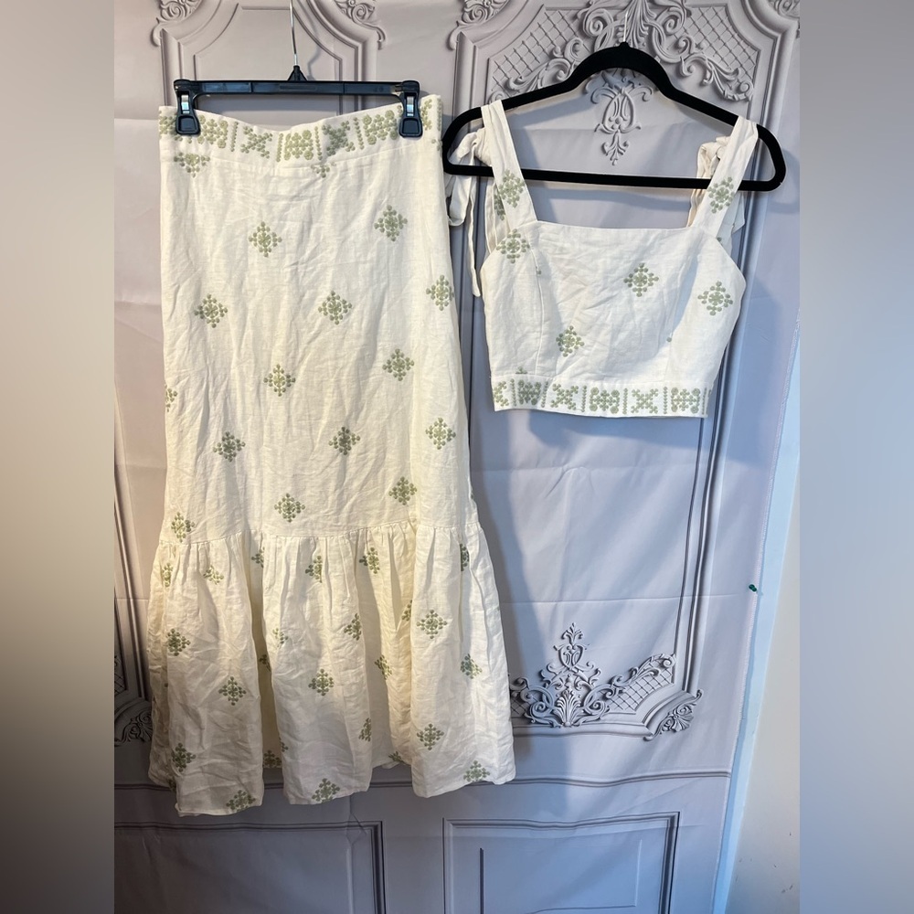 NEW SET HOUSE OF HOUSE EMBROIDERED SKIRT AND TOP
🚨NO DISCOUNT ON THIS SET - Picture 8 of 14
